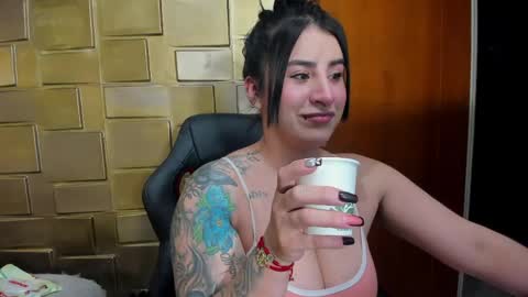 paulinabelen21 online show from May 14, 3:56 am