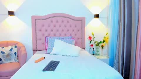 paulinavera online show from May 11, 4:04 pm