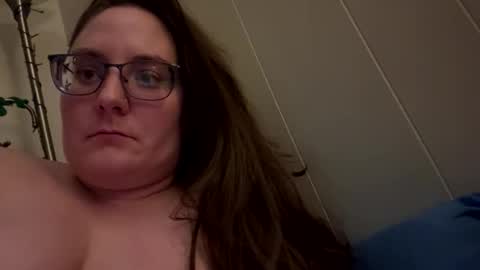 peachesbestfriend online show from April 4, 9:30 am