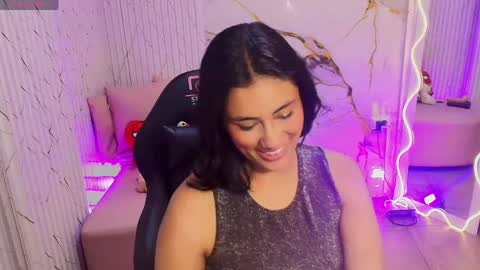 peachy_tay online show from May 6, 11:47 am