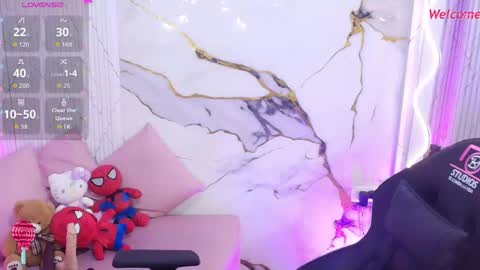 peachy_tay online show from May 12, 4:13 pm