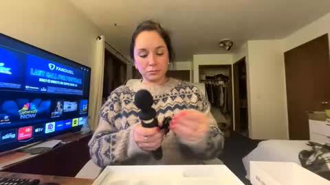 PeachyObsession online show from February 8, 4:05 am