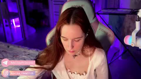 Snapshot of pearlprincess_ chatting on February 11, 10:07 pm Adelina online show from February 11, 10:07 pm