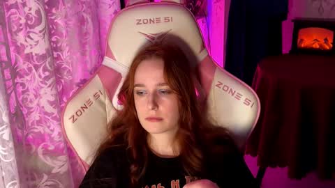 Snapshot of pearlprincess_ chatting on October 10, 1:05 pm Adelina online show from October 10, 1:05 pm