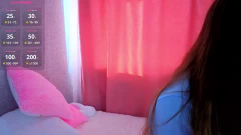 pearly_peach_ online show from June 15, 3:07 am