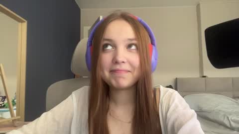 Luna Vale online show from June 14, 1:22 pm