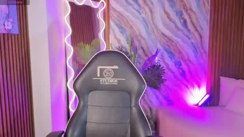 penelope online show from May 6, 3:10 am