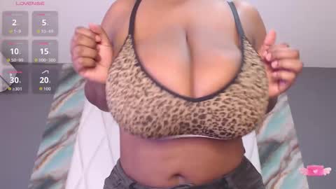 Snapshot of penelopeboobs_ chatting on September 12, 5:31 pm online show from September 12, 5:31 pm