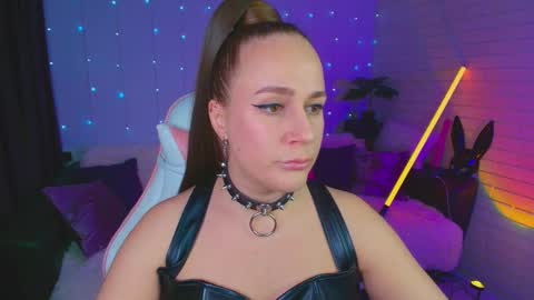 Dia  online show from November 23, 11:06 pm