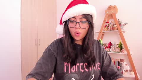 Sarah Ana Banana online show from December 10, 2:28 pm