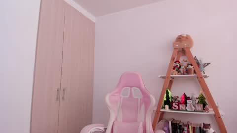 Sarah Ana Banana online show from December 14, 2:53 pm