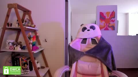 Sarah Ana Banana online show from May 8, 10:00 pm