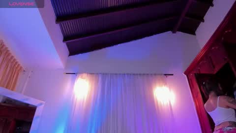 Perla online show from December 4, 8:42 pm