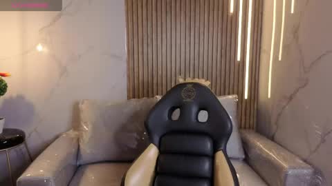 perla_lovely online show from May 11, 2:45 pm