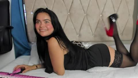 Perla Thompson online show from May 23, 10:19 pm