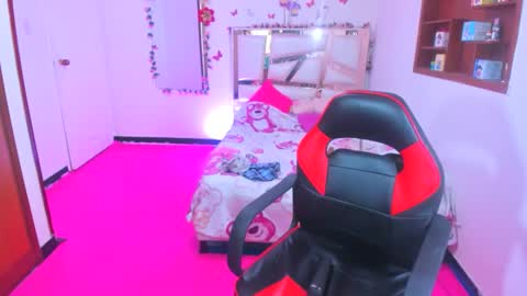 PERLA online show from May 13, 1:33 am