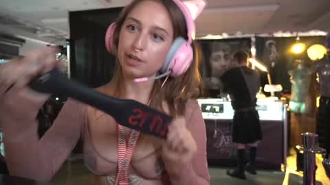 Snapshot of petite_fuck chatting on February 1, 3:41 am Sasha online show from February 1, 3:41 am