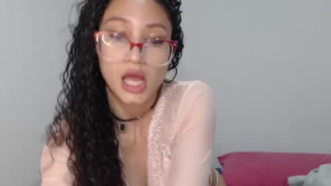 Snapshot of petite_kurly_qt chatting on December 22, 3:44 am loli online show from December 22, 3:44 am