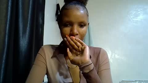 petite_melinda online show from June 9, 1:38 am
