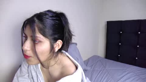 Snapshot of petite_paola chatting on December 11, 12:44 am petite paola online show from December 11, 12:44 am