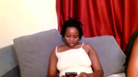 petite_queen001 online show from April 5, 1:48 am