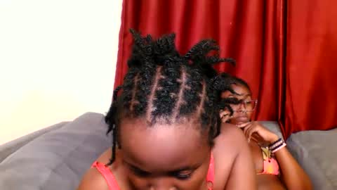 petite_queen001 online show from March 26, 7:48 pm