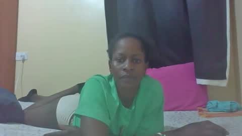 petitegirly12 online show from October 5, 4:23 pm