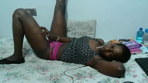 petitegirly12 online show from March 5, 6:01 pm