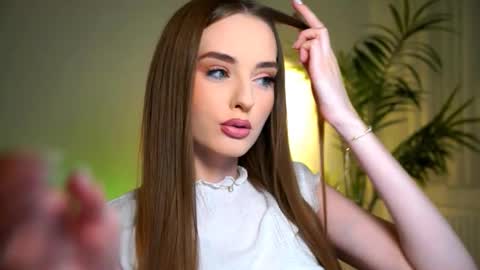 Petitegonwiild online show from November 10, 8:48 pm