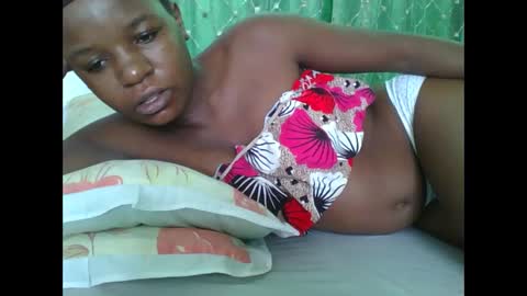 petitesweetchiq online show from March 20, 7:02 am