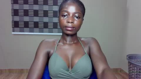 petitexxebony online show from July 7, 7:49 pm
