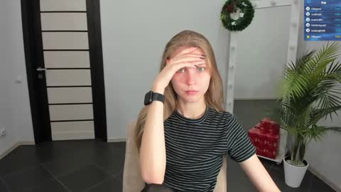Phoebe online show from December 12, 11:29 am