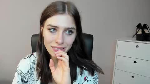 Snapshot of pia_desire chatting on September 14, 6:33 am P I A online show from September 14, 6:33 am