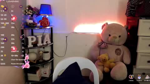 Snapshot of pia_worthsback chatting on February 5, 12:38 pm Pia online show from February 5, 12:38 pm