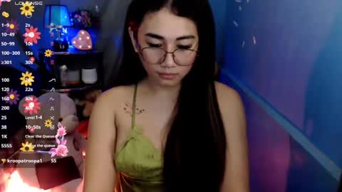 Snapshot of pia_worthsback chatting on January 23, 6:28 am Pia online show from January 23, 6:28 am
