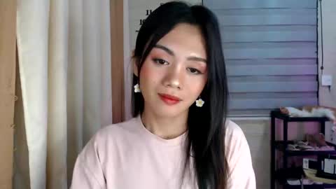 Pia online show from May 22, 8:29 pm