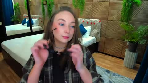 Emelie online show from May 26, 4:06 pm