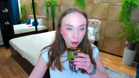 Emelie online show from July 9, 7:33 am