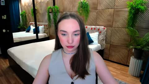 Emelie online show from April 4, 10:14 am