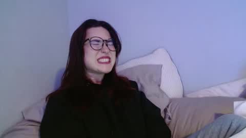 PilloGoddess online show from October 19, 8:38 am