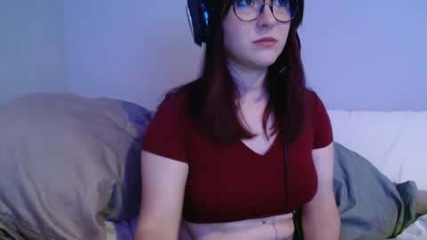 Snapshot of pillogoddess chatting on October 18, 4:15 am PilloGoddess online show from October 18, 4:15 am
