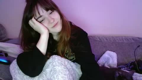Snapshot of pillogoddess chatting on February 28, 7:58 am PilloGoddess online show from February 28, 7:58 am