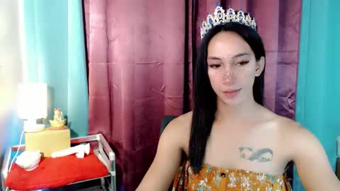 lucyLove online show from May 12, 1:47 am