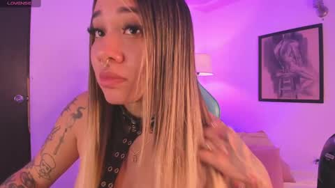 KELLY  online show from October 5, 10:59 pm