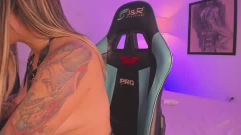 KELLY  online show from October 17, 11:30 pm