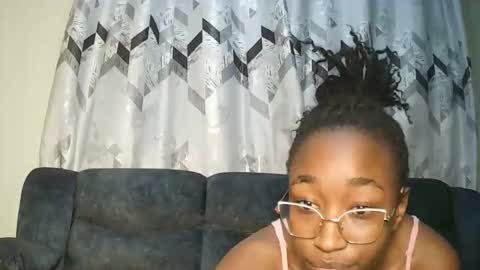 PinkyAura online show from March 2, 4:57 pm