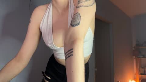 pinkdollylovv online show from May 12, 10:05 pm