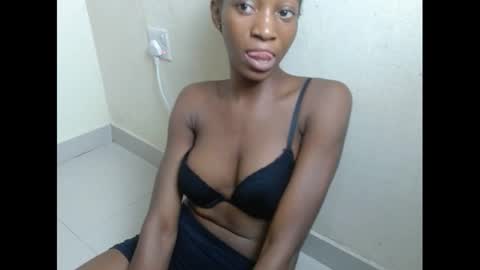 pinknjuicyx online show from December 11, 8:18 pm