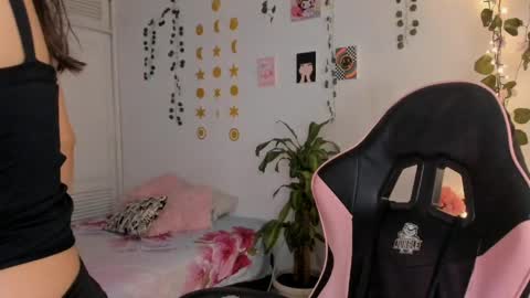 Sarah .. online show from April 1, 1:12 pm