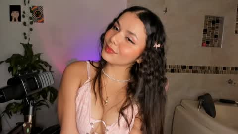 Sarah .. online show from April 8, 8:55 pm